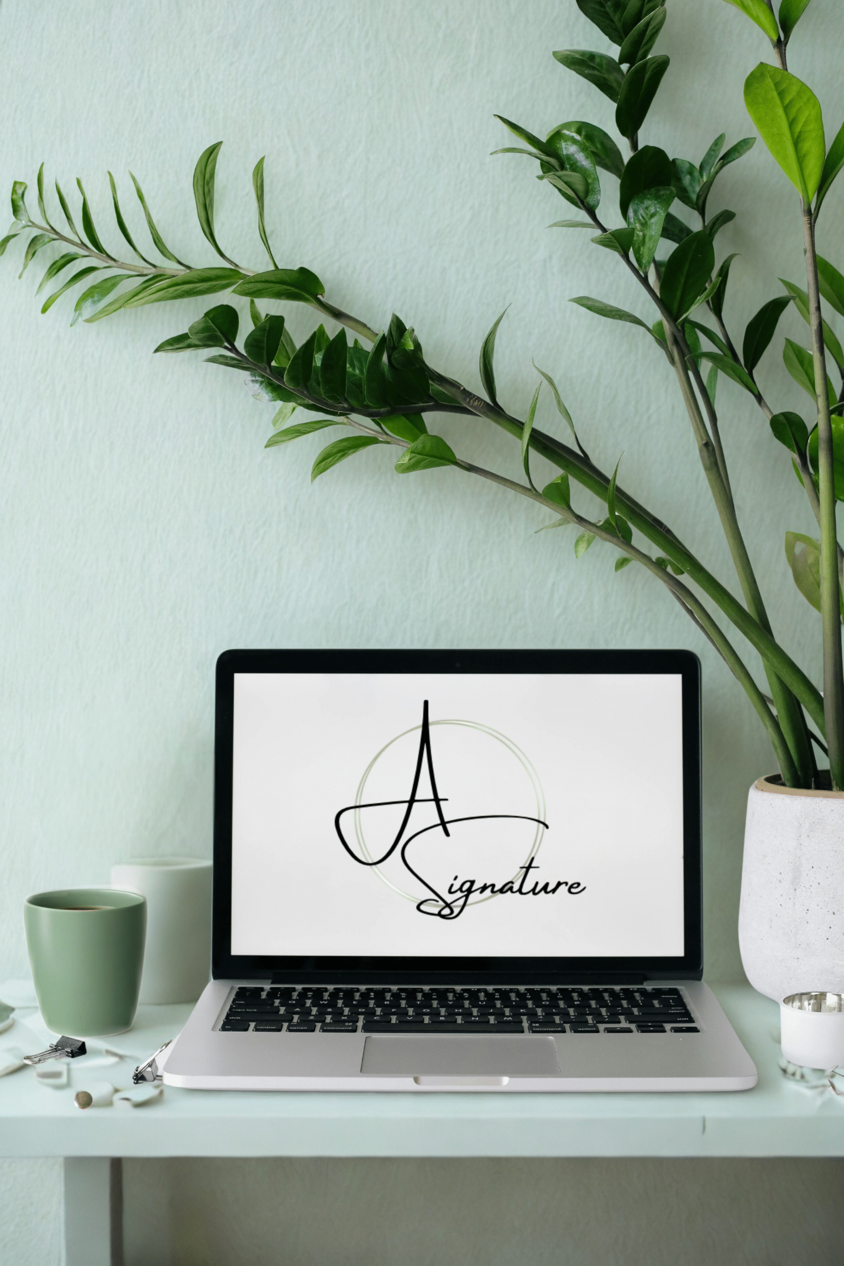 Logo Adjointe Signature sur ordinateur – services d’adjointe virtuelle au Québec